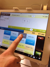 事例紹介 タブレットposレジの利点は 耐久性は 全店導入したzoffに聞く クラウド Watch