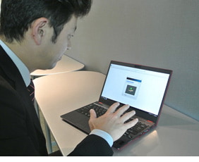 富士通、8万人の従業員が仮想デスクトップ環境へのログオンに手のひら