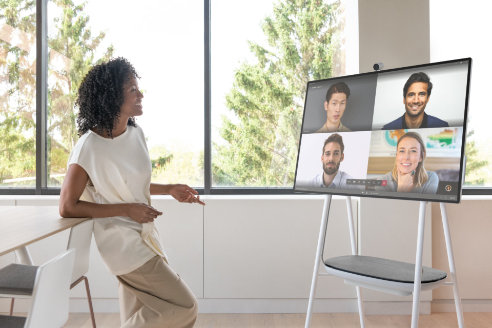 日本マイクロソフト、大画面コラボレーションデバイス「Surface Hub 2S