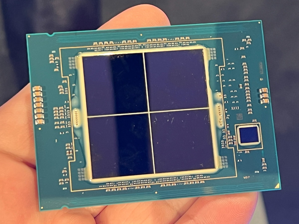 Intel、第4世代Xeon SPを正式に発表 アクセラレータを強化し2.9倍の